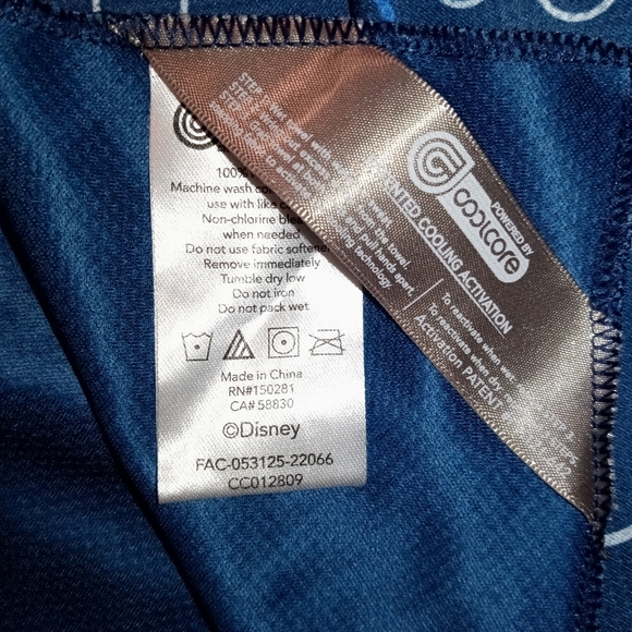 🆕Disney Parks Cooling Towel - Mickey Mouse Icon - Blue NWOT - Picture 5 of 10